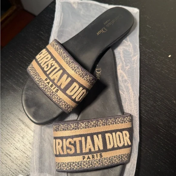 Dior Dway Slide
Deep Blue Embroidered Cotton - Picture 2 of 6